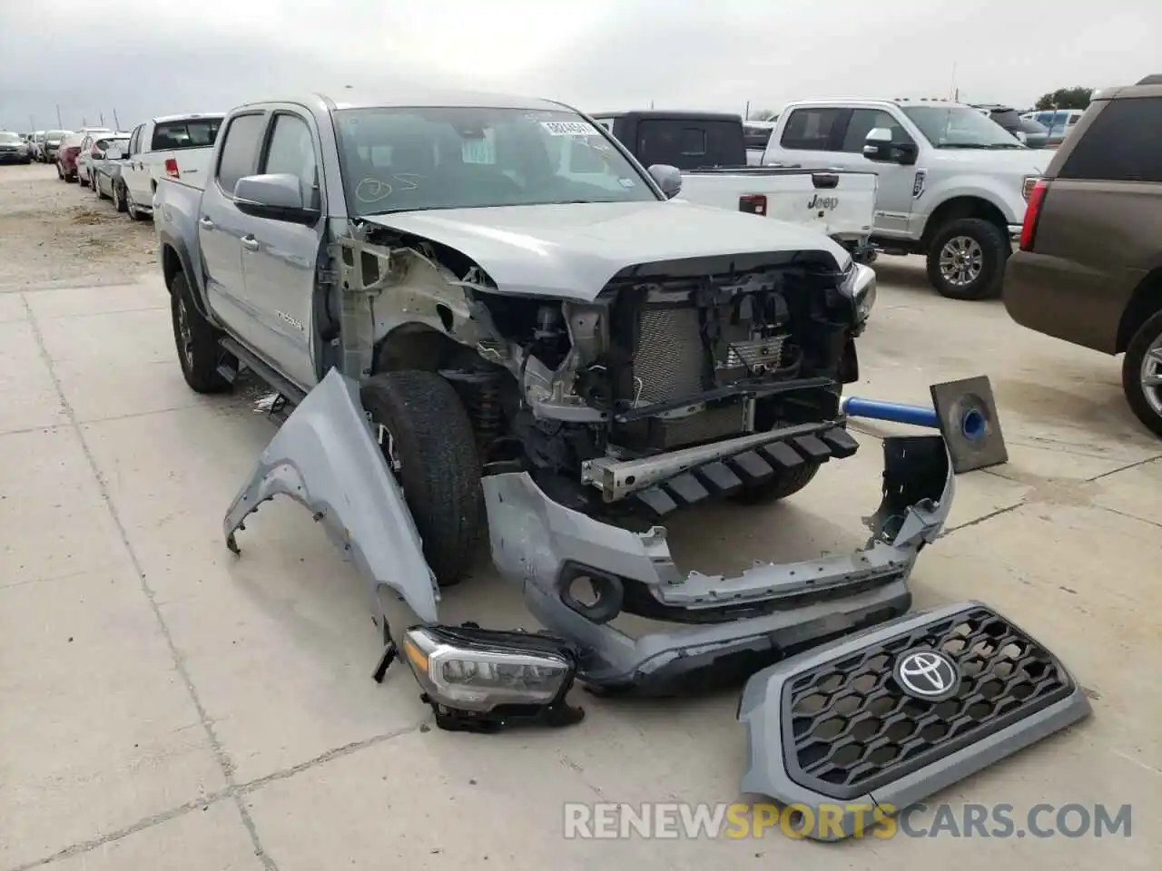 1 Photograph of a damaged car 5TFAZ5CN8LX090797 TOYOTA TACOMA 2020