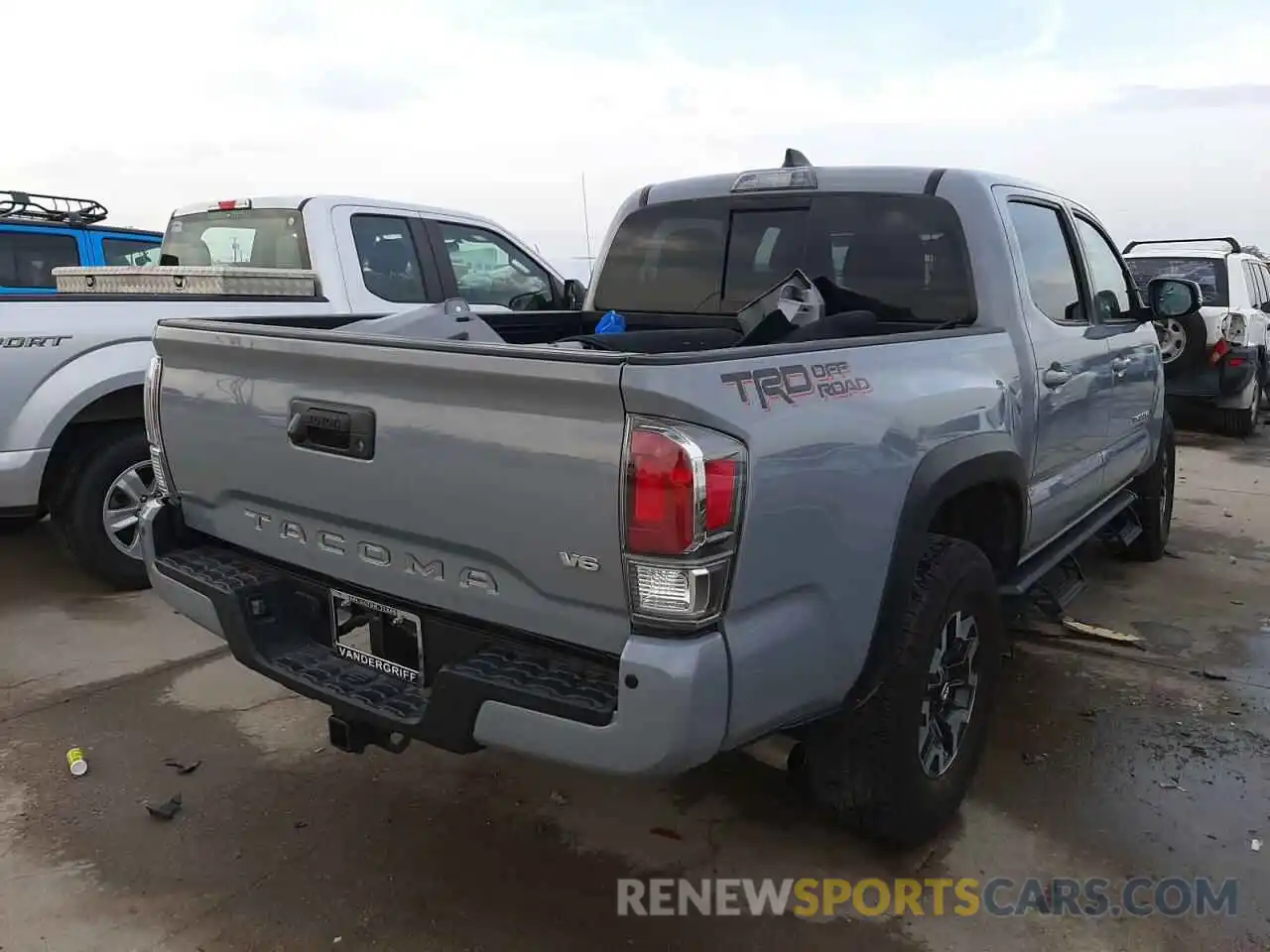 4 Photograph of a damaged car 5TFAZ5CN8LX090797 TOYOTA TACOMA 2020