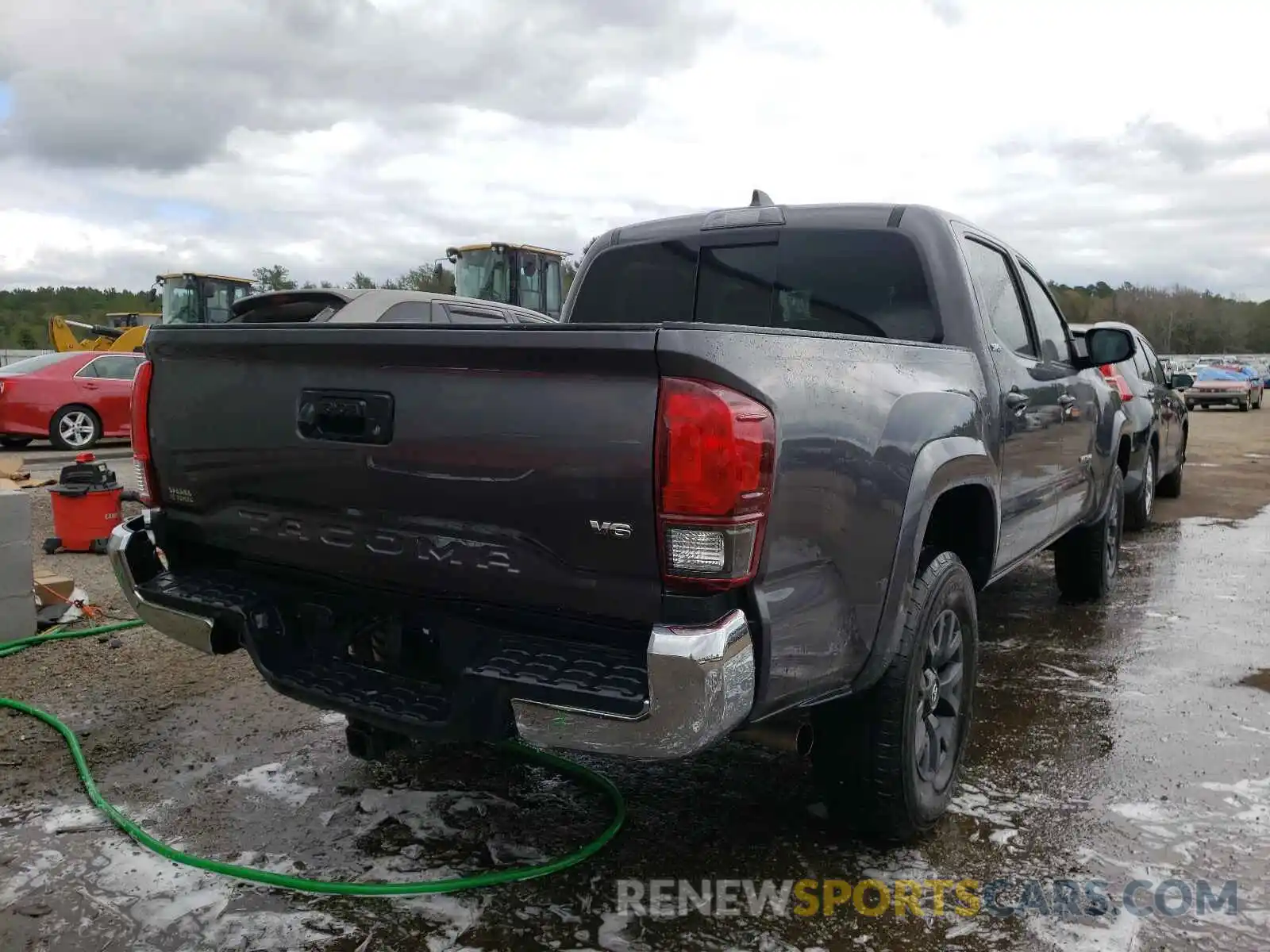 4 Photograph of a damaged car 5TFAZ5CN8LX091142 TOYOTA TACOMA 2020