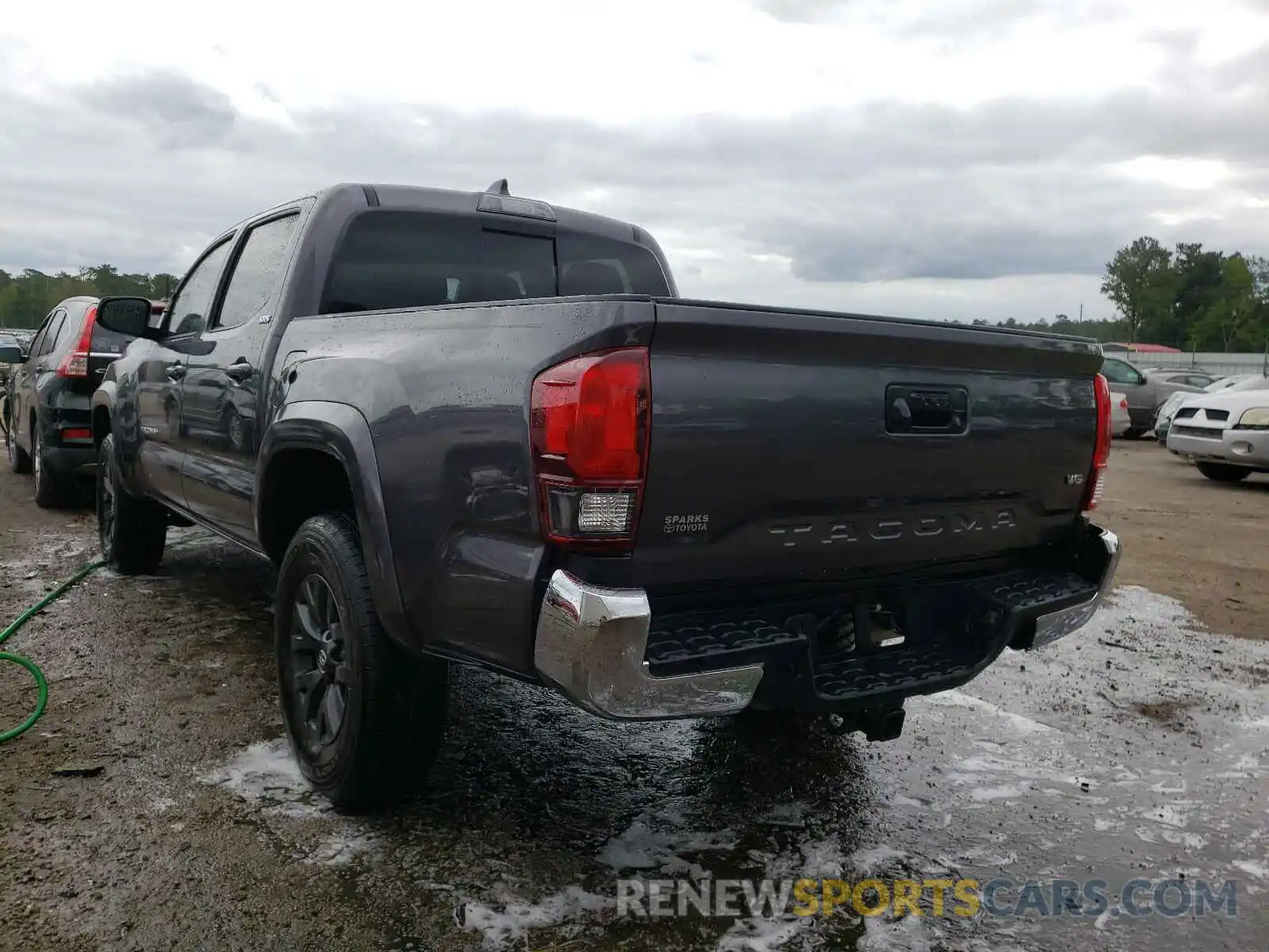 9 Photograph of a damaged car 5TFAZ5CN8LX091142 TOYOTA TACOMA 2020