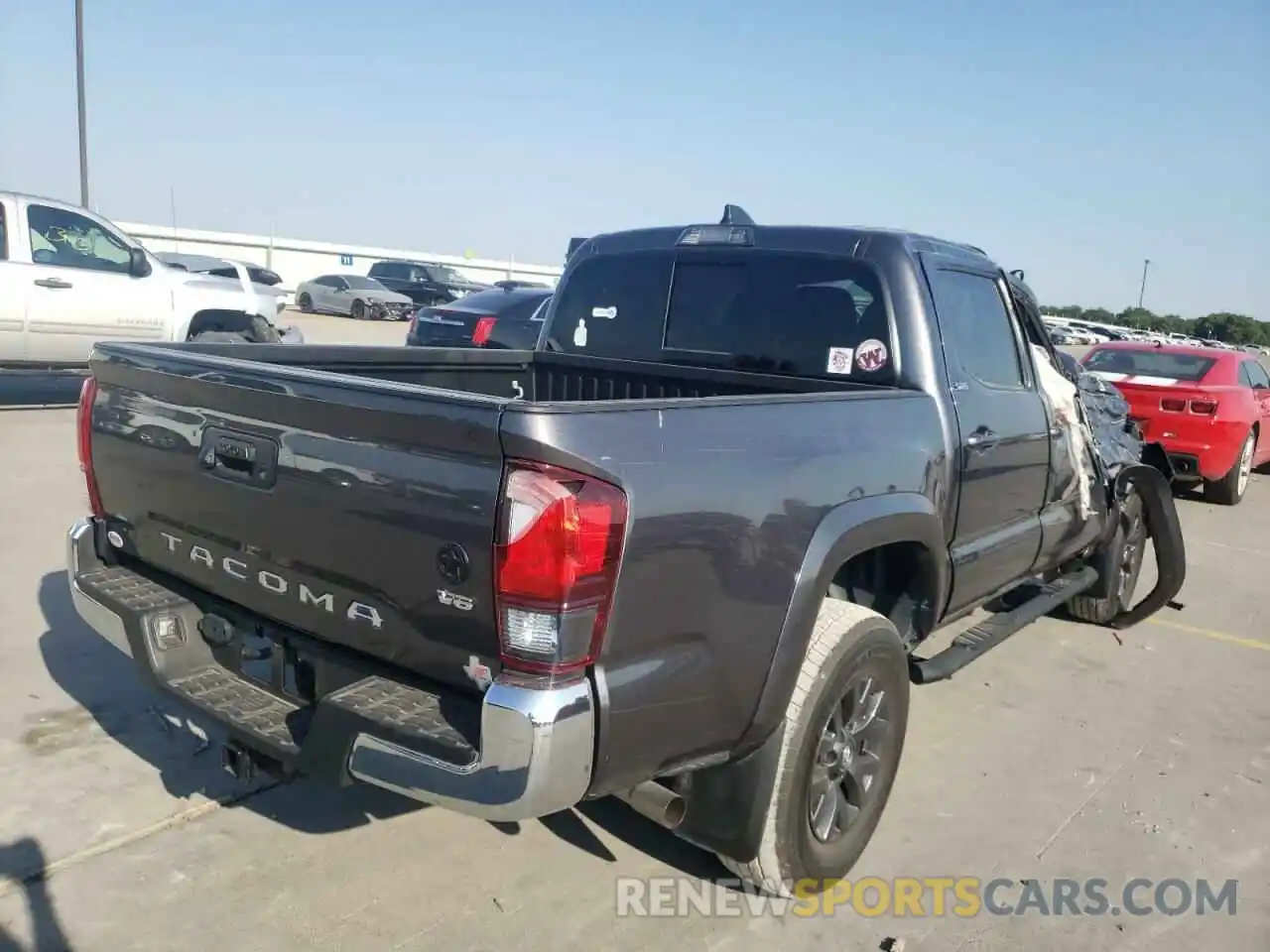 4 Фотография поврежденного автомобиля 5TFAZ5CN8LX093585 TOYOTA TACOMA 2020