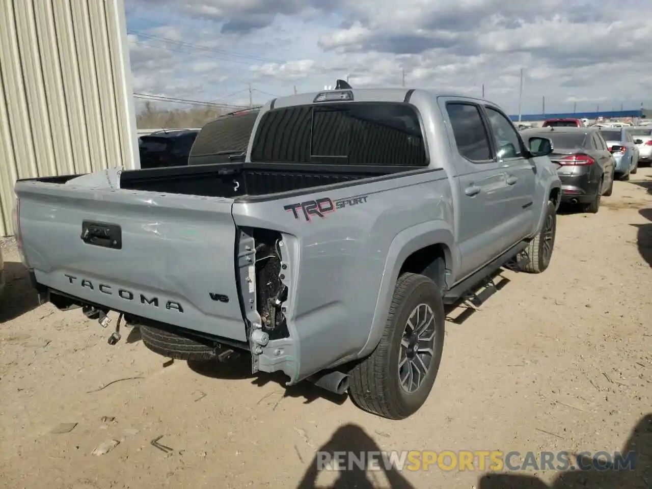 4 Photograph of a damaged car 5TFAZ5CN9LX094342 TOYOTA TACOMA 2020