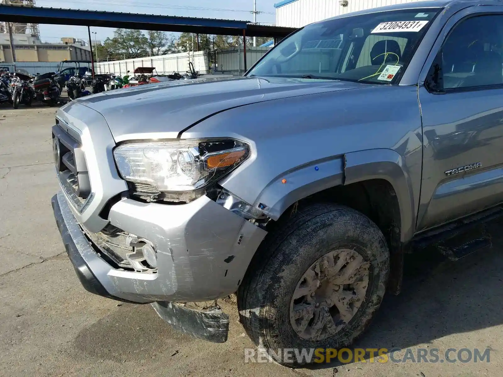 10 Photograph of a damaged car 5TFAZ5CNXLX087786 TOYOTA TACOMA 2020