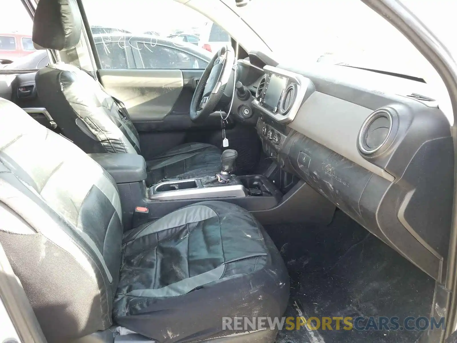 5 Photograph of a damaged car 5TFAZ5CNXLX087786 TOYOTA TACOMA 2020