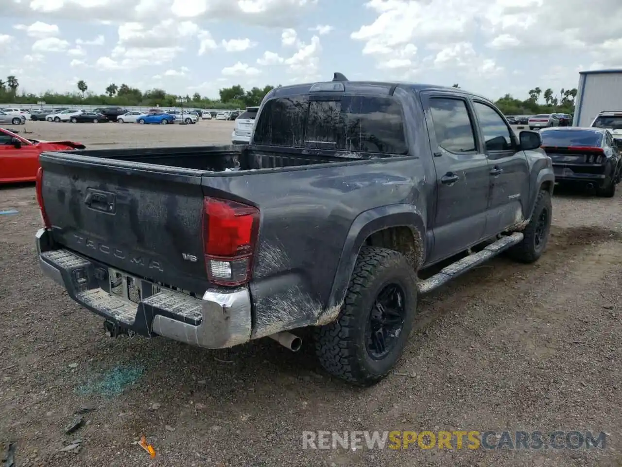 4 Photograph of a damaged car 5TFAZ5CNXLX088923 TOYOTA TACOMA 2020