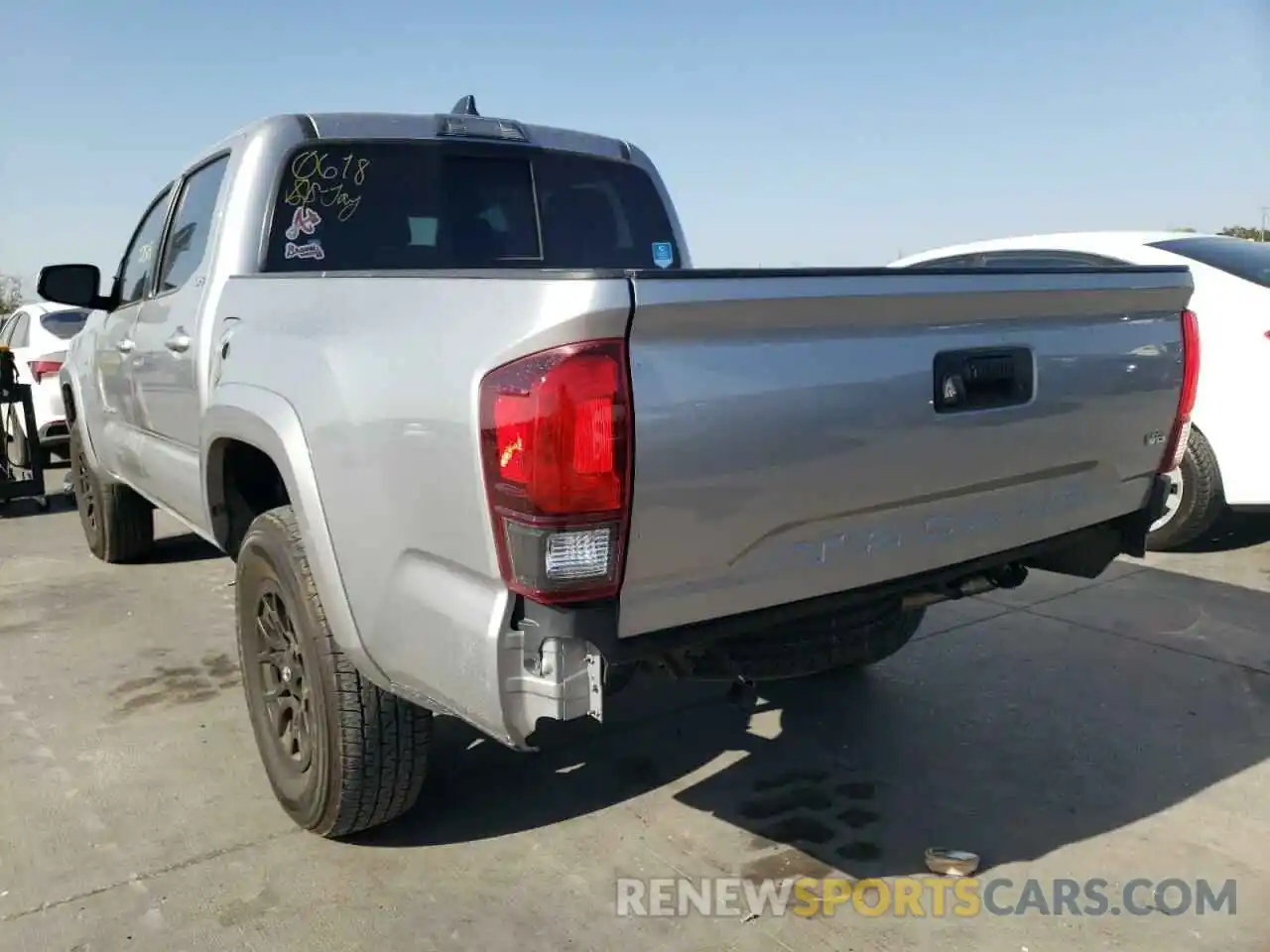 3 Photograph of a damaged car 5TFAZ5CNXLX092356 TOYOTA TACOMA 2020