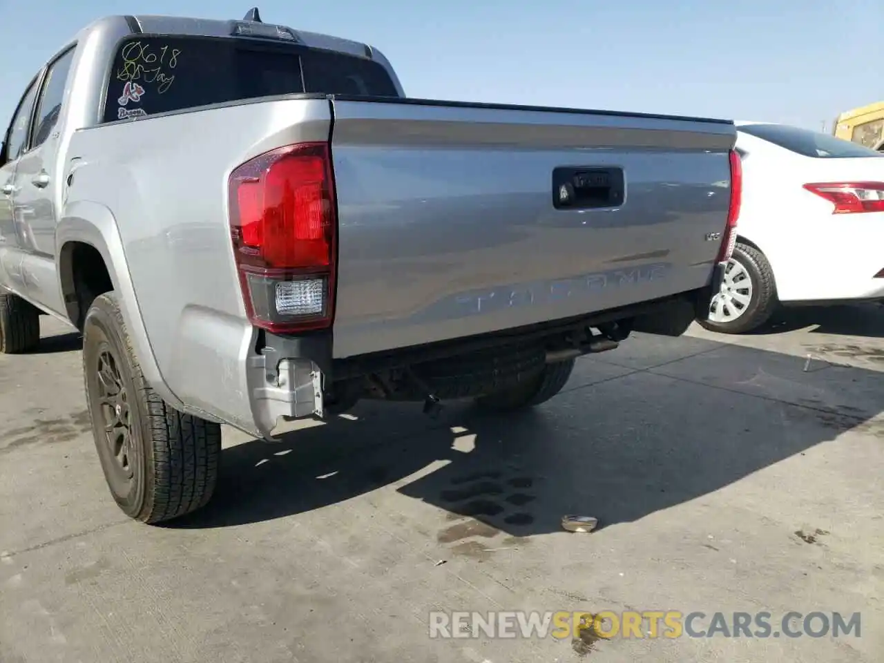 9 Photograph of a damaged car 5TFAZ5CNXLX092356 TOYOTA TACOMA 2020