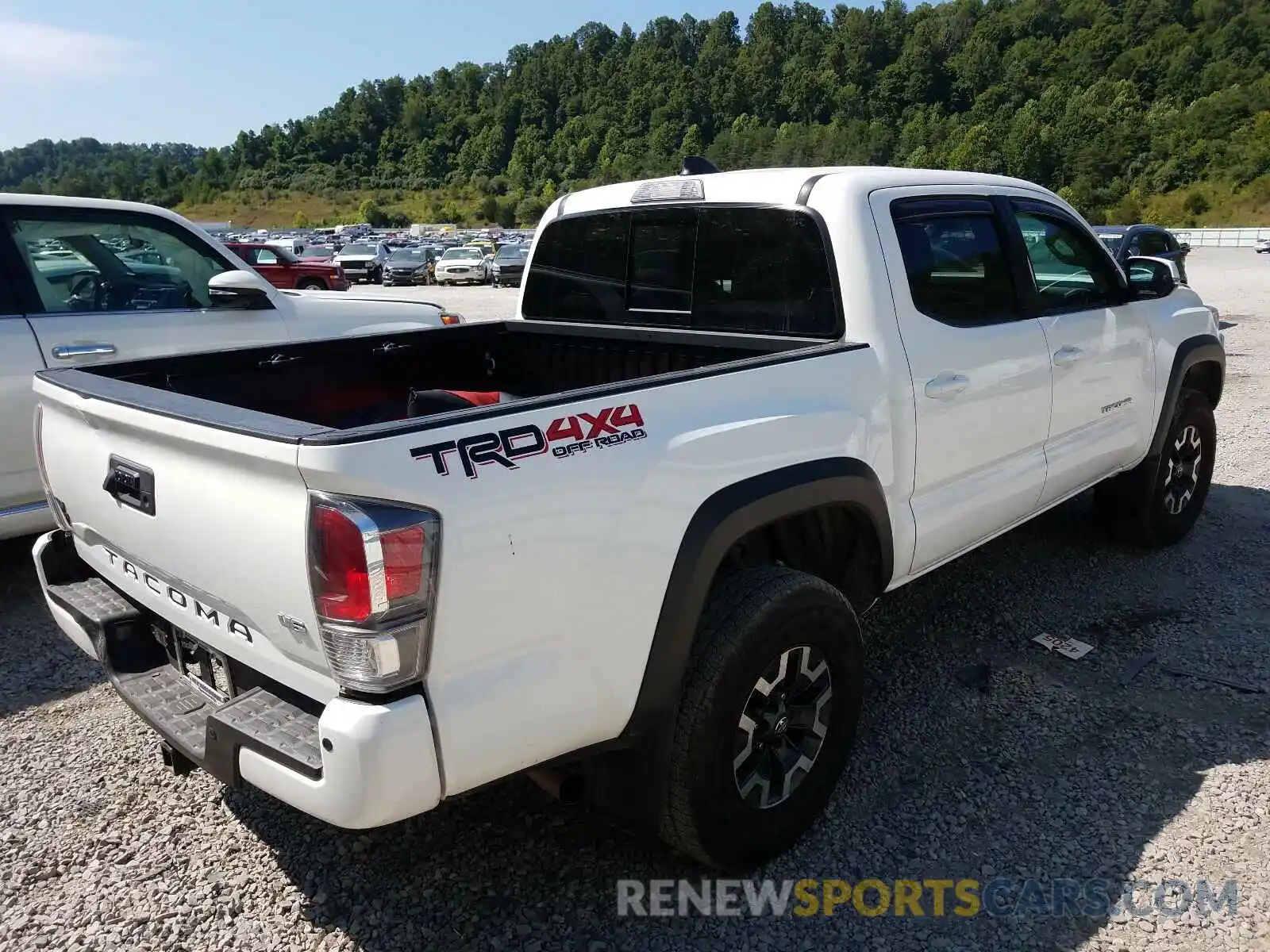 4 Photograph of a damaged car 5TFCZ5AN0LX212287 TOYOTA TACOMA 2020