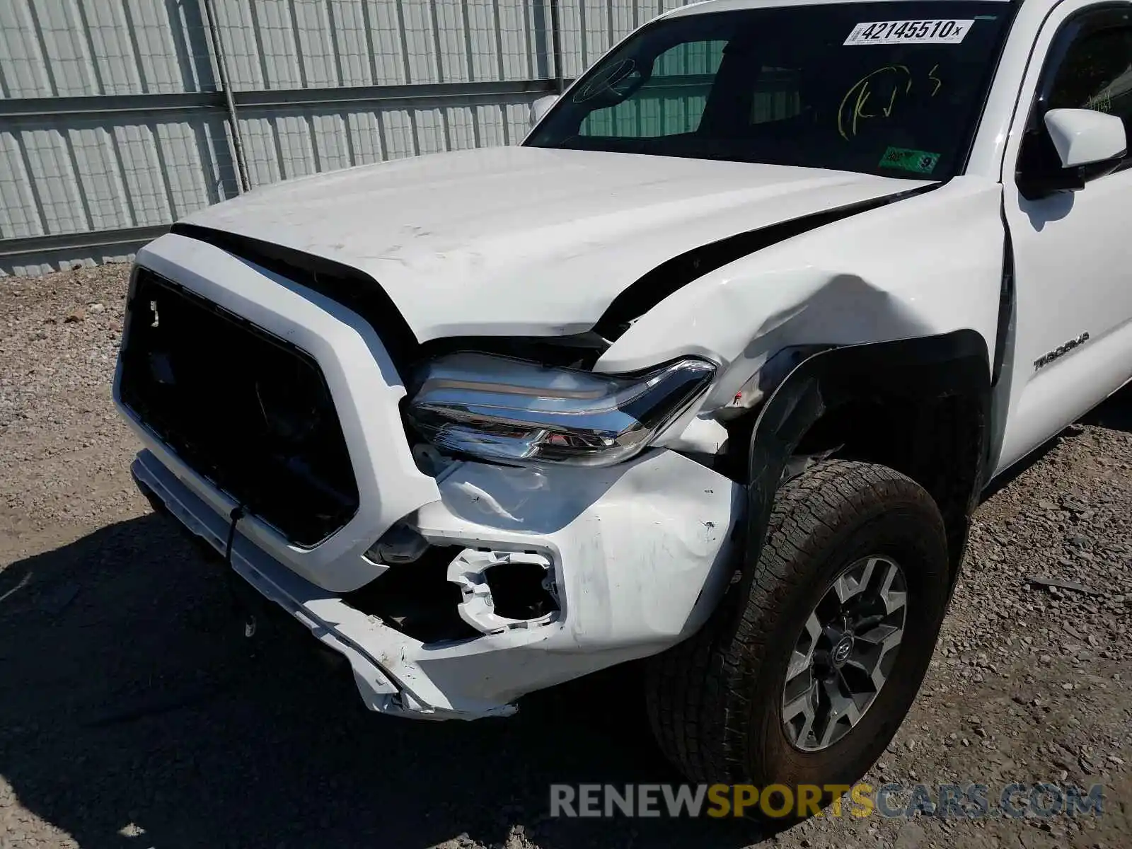 9 Photograph of a damaged car 5TFCZ5AN0LX212287 TOYOTA TACOMA 2020