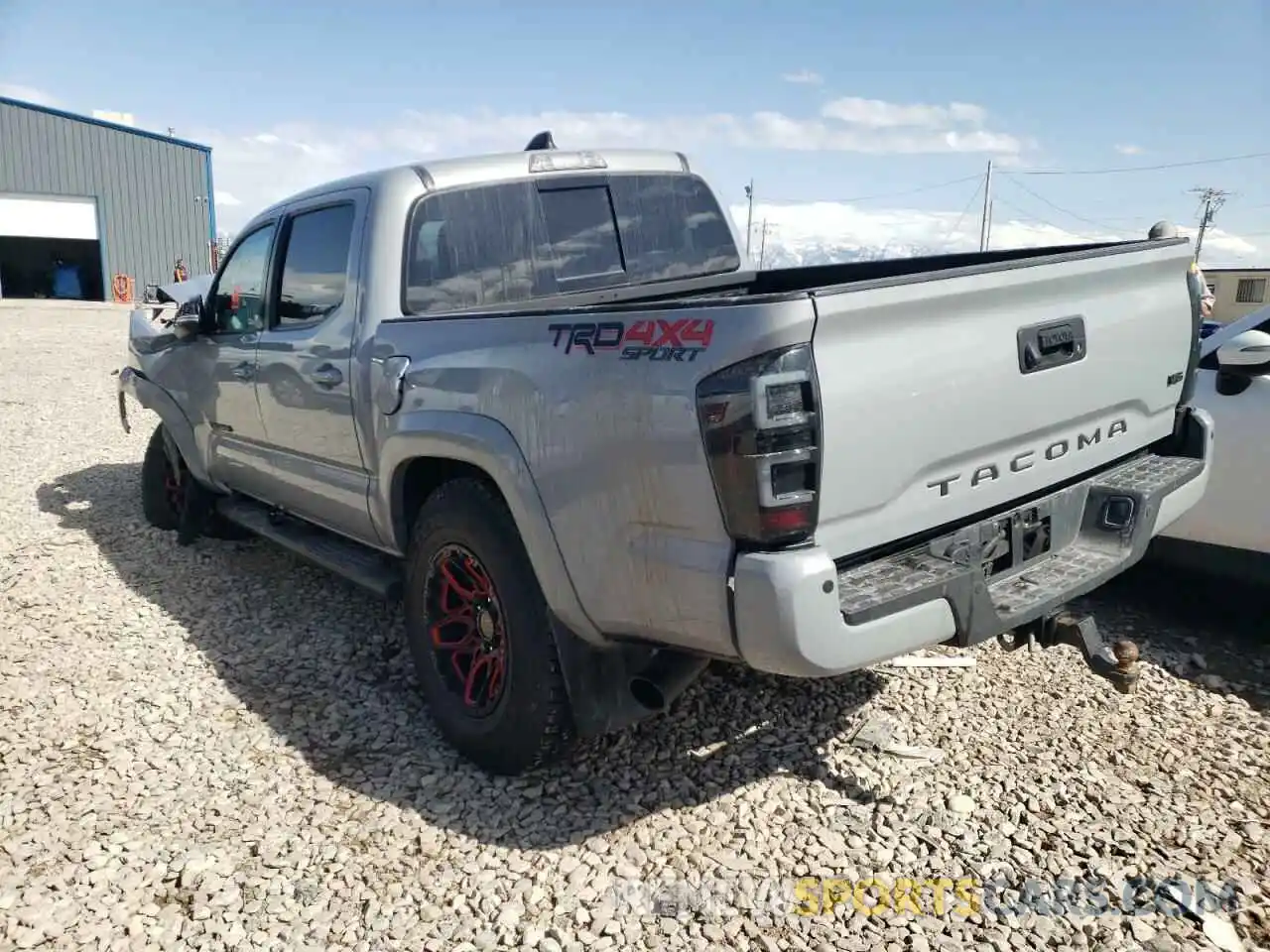 3 Фотография поврежденного автомобиля 5TFCZ5AN0LX219952 TOYOTA TACOMA 2020