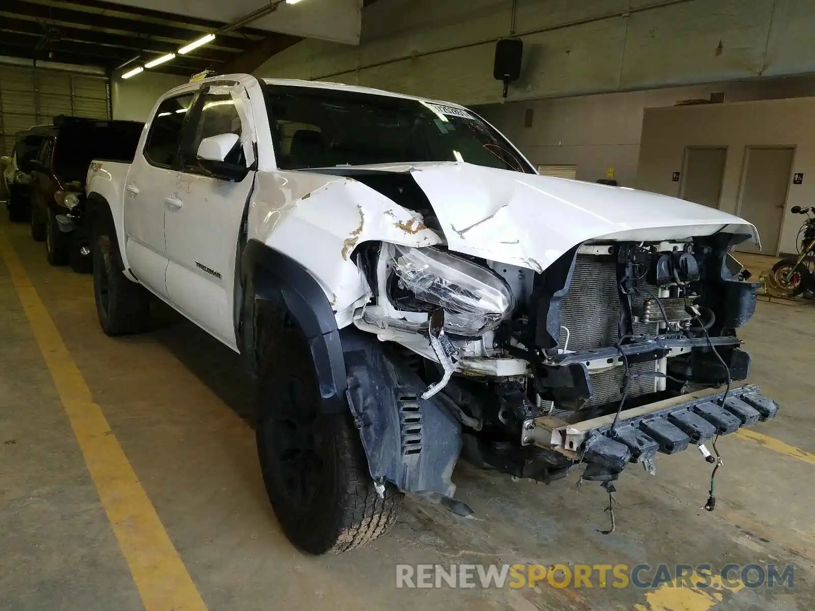 1 Photograph of a damaged car 5TFCZ5AN0LX222298 TOYOTA TACOMA 2020