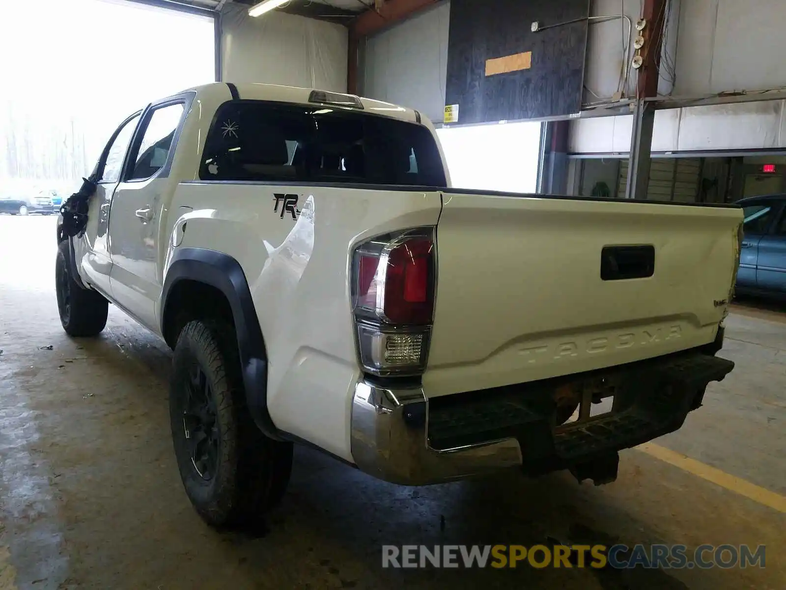 3 Photograph of a damaged car 5TFCZ5AN0LX222298 TOYOTA TACOMA 2020