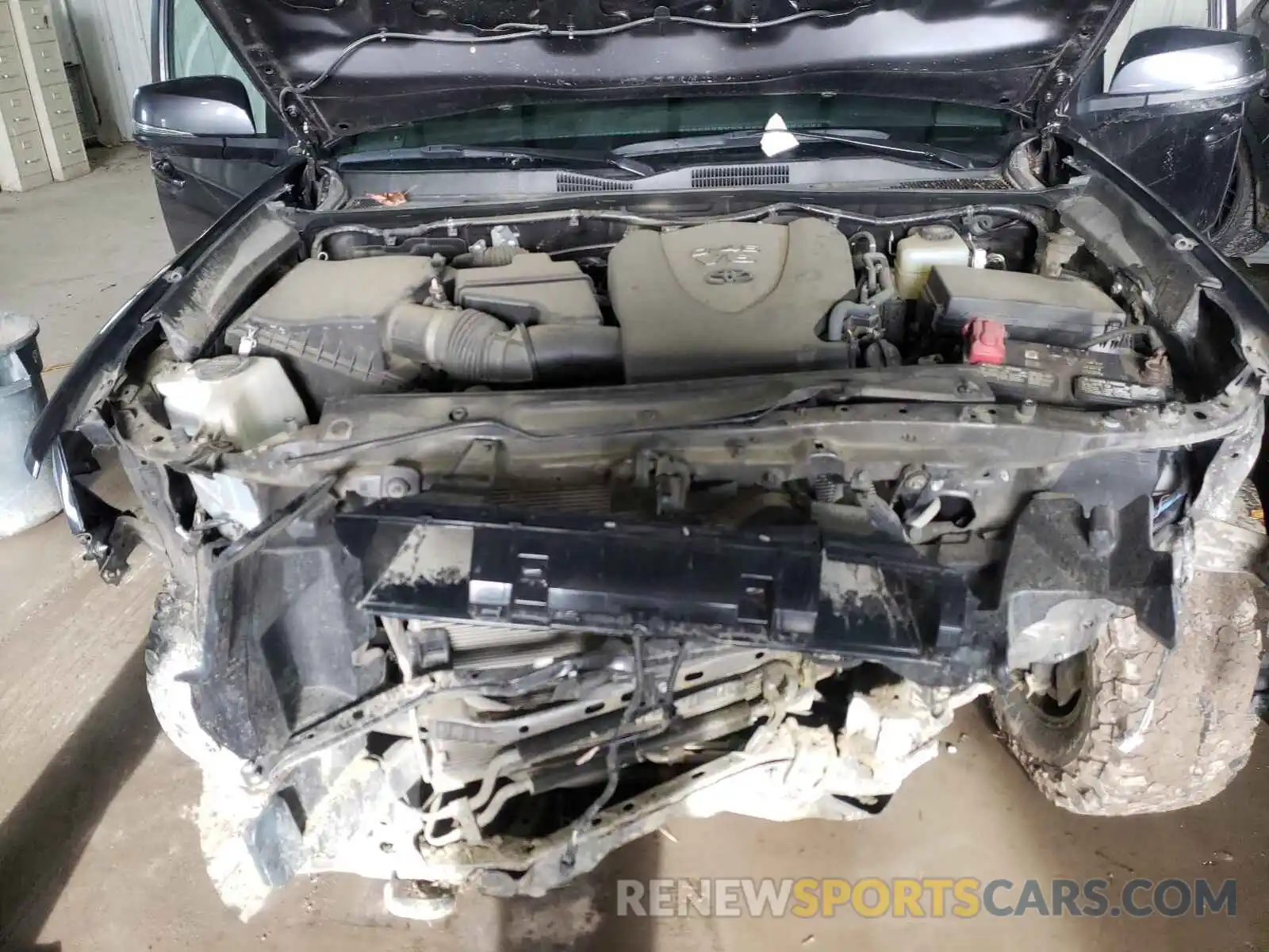 7 Photograph of a damaged car 5TFCZ5AN0LX222740 TOYOTA TACOMA 2020