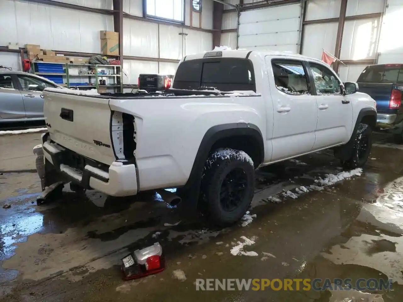 4 Photograph of a damaged car 5TFCZ5AN0LX223399 TOYOTA TACOMA 2020