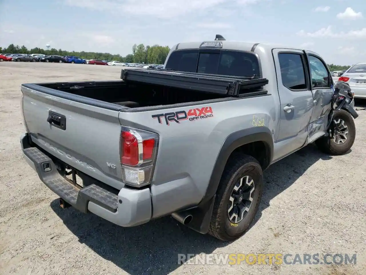 4 Photograph of a damaged car 5TFCZ5AN0LX226271 TOYOTA TACOMA 2020