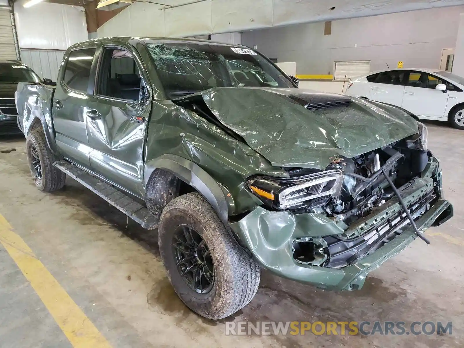 9 Photograph of a damaged car 5TFCZ5AN0LX230322 TOYOTA TACOMA 2020