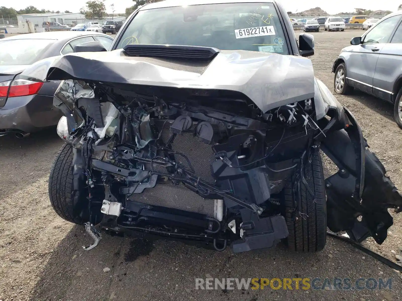 7 Photograph of a damaged car 5TFCZ5AN0LX234015 TOYOTA TACOMA 2020