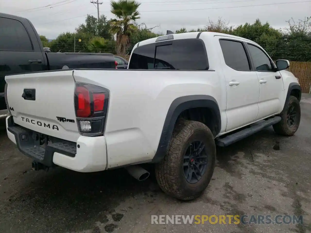 4 Фотография поврежденного автомобиля 5TFCZ5AN0LX234029 TOYOTA TACOMA 2020