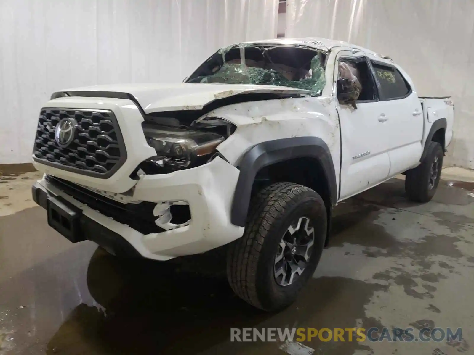 2 Photograph of a damaged car 5TFCZ5AN0LX234516 TOYOTA TACOMA 2020