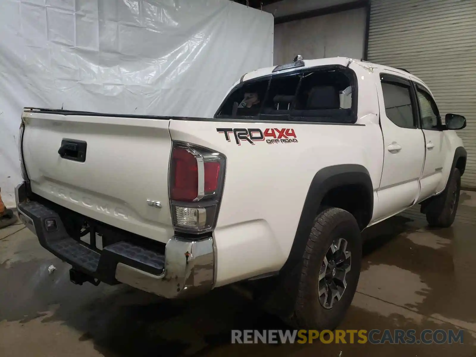 4 Фотография поврежденного автомобиля 5TFCZ5AN0LX234516 TOYOTA TACOMA 2020