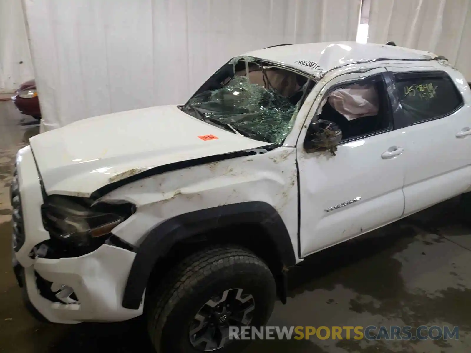 9 Photograph of a damaged car 5TFCZ5AN0LX234516 TOYOTA TACOMA 2020