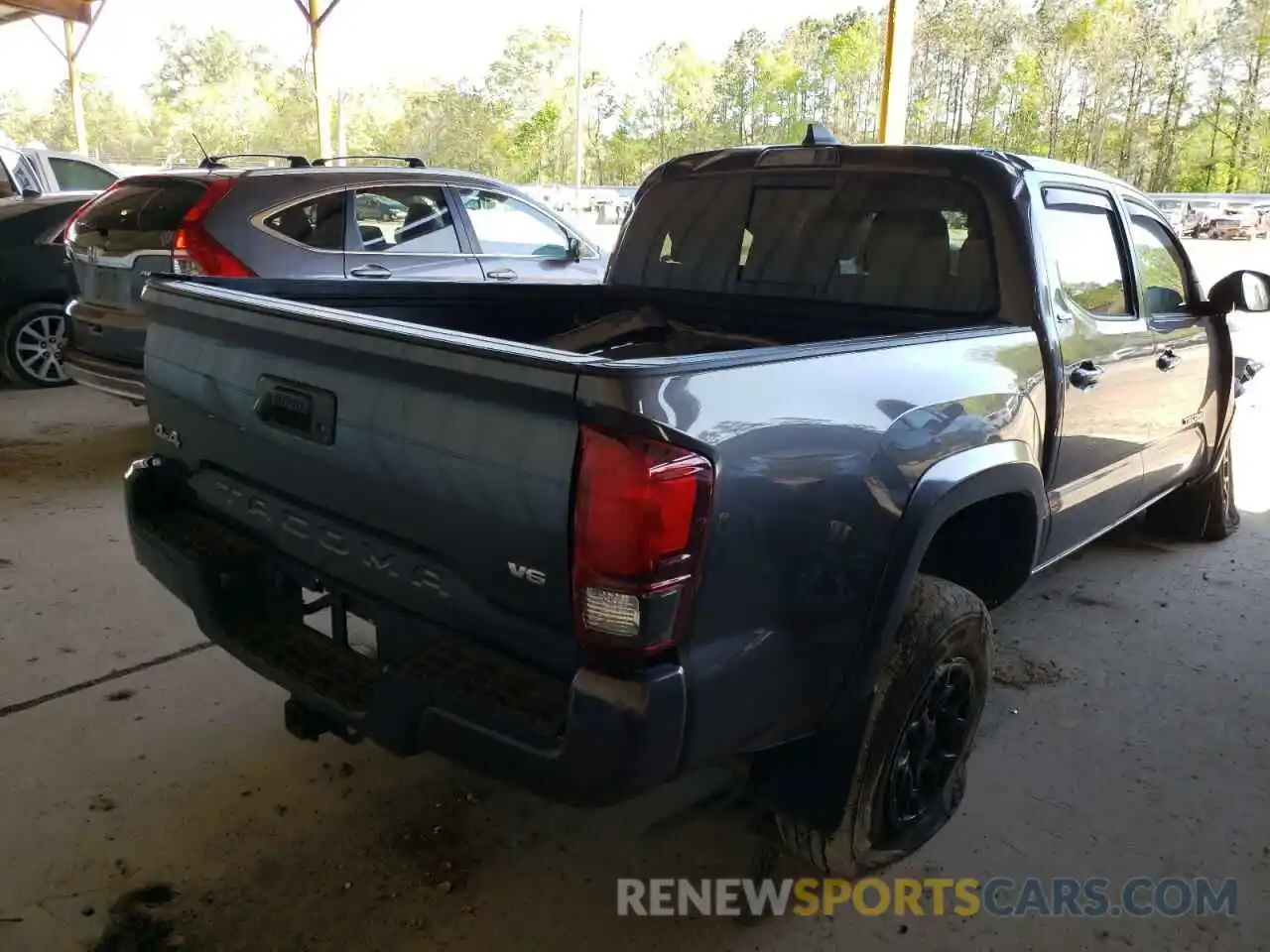 4 Photograph of a damaged car 5TFCZ5AN0LX236296 TOYOTA TACOMA 2020