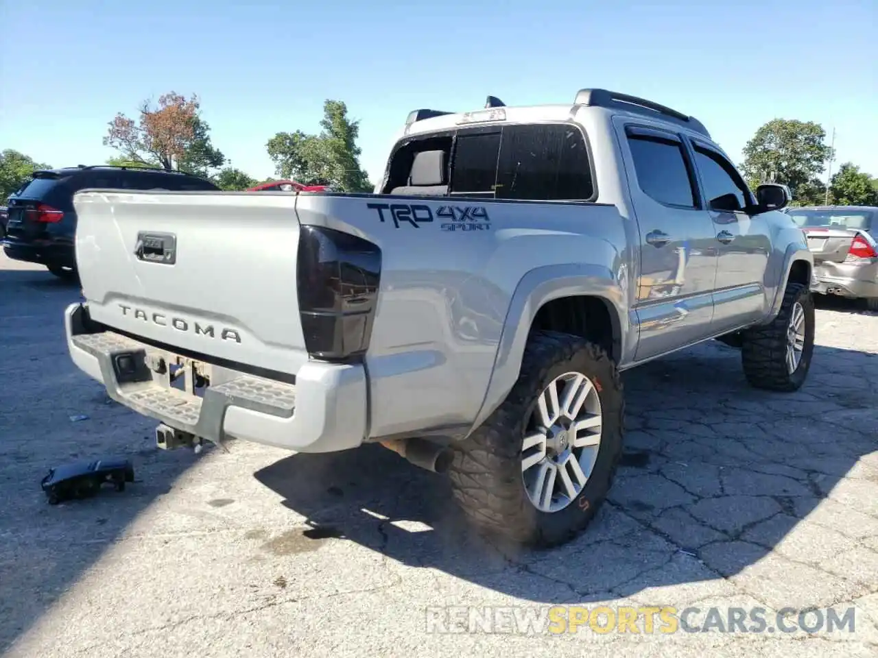 4 Photograph of a damaged car 5TFCZ5AN0LX236735 TOYOTA TACOMA 2020