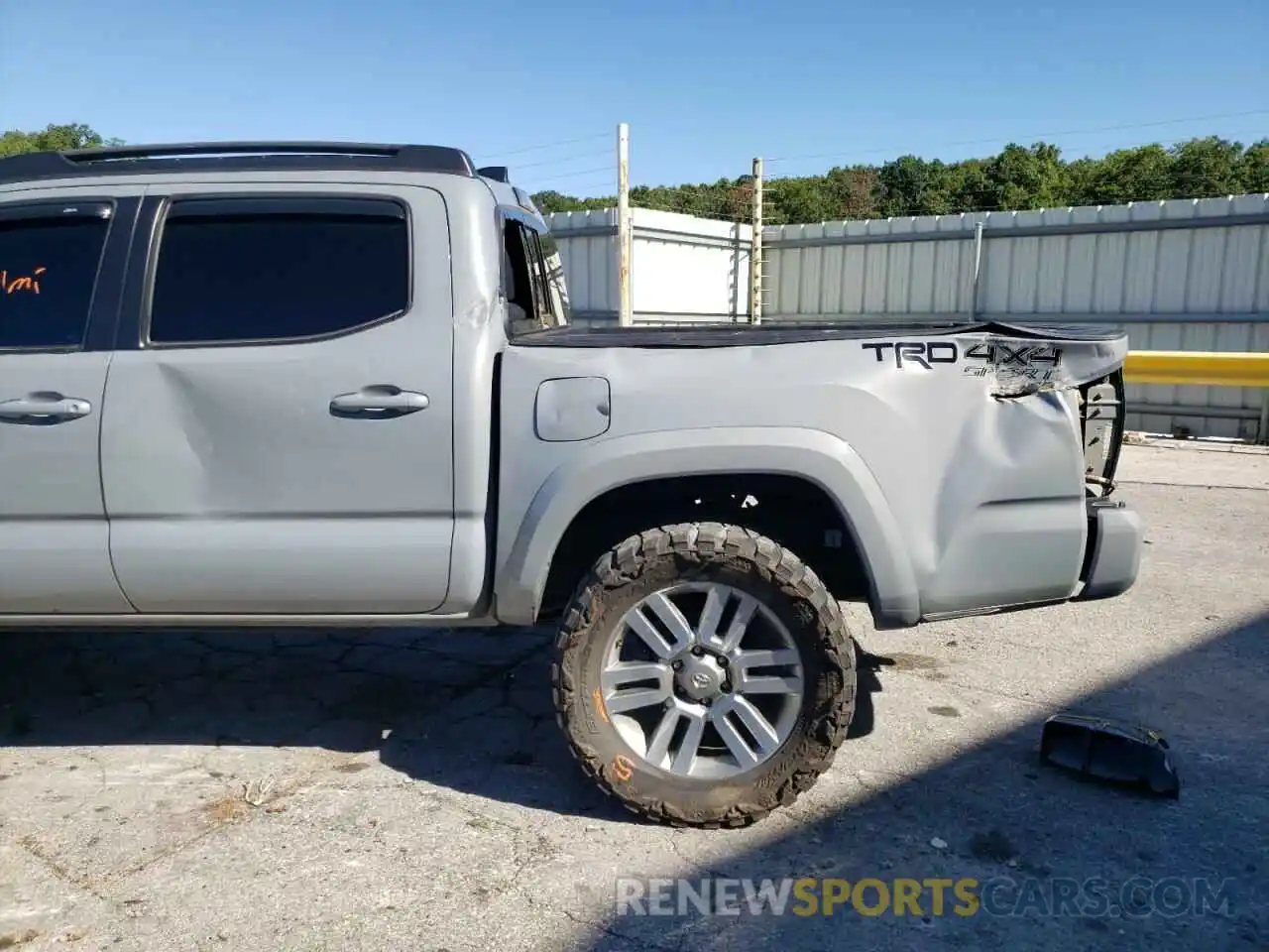 9 Photograph of a damaged car 5TFCZ5AN0LX236735 TOYOTA TACOMA 2020