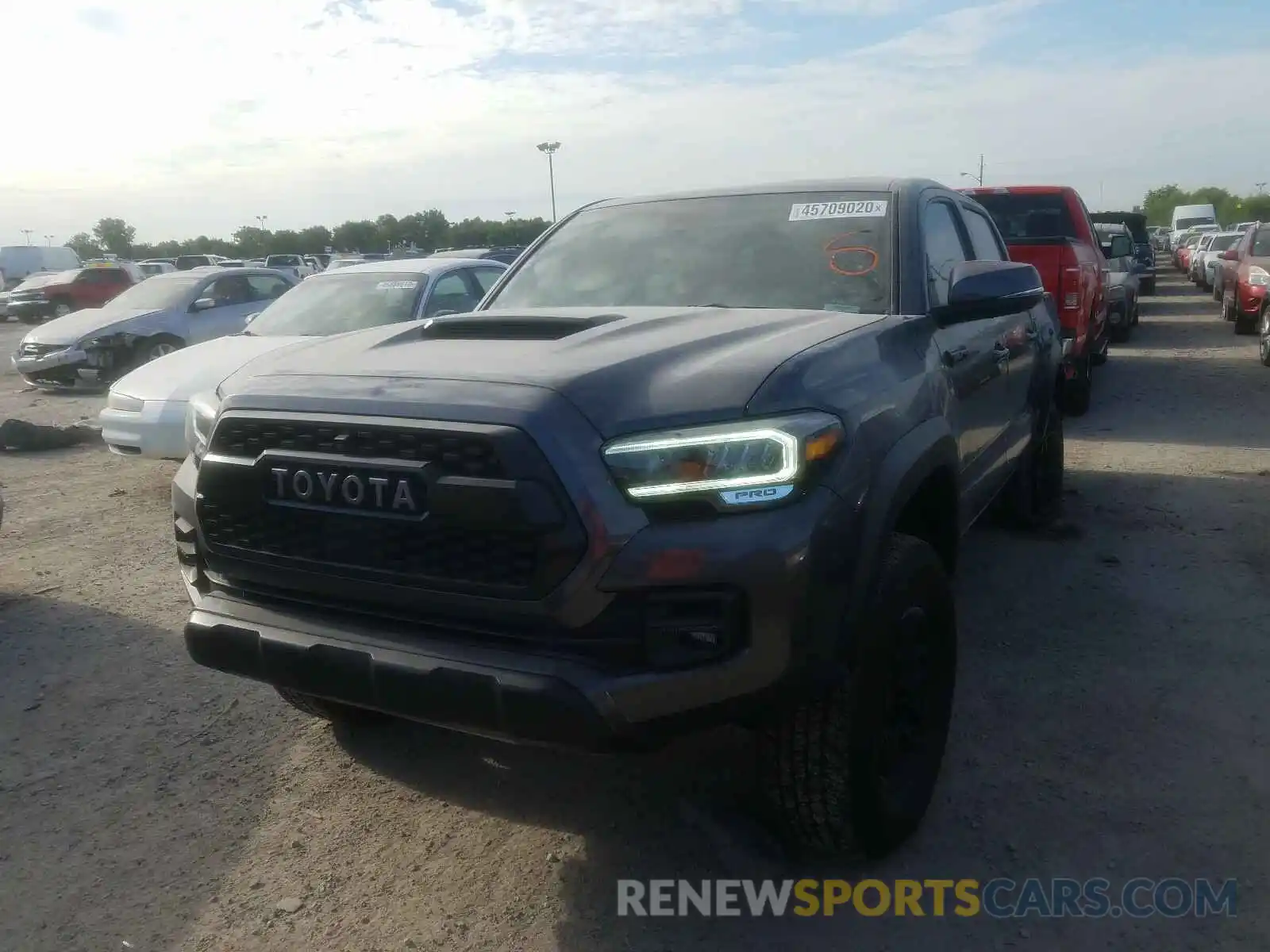 2 Фотография поврежденного автомобиля 5TFCZ5AN1LX217126 TOYOTA TACOMA 2020