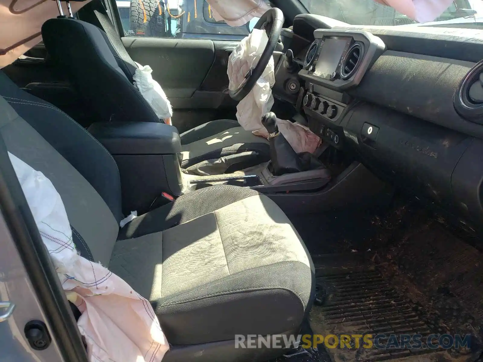 5 Photograph of a damaged car 5TFCZ5AN1LX222276 TOYOTA TACOMA 2020