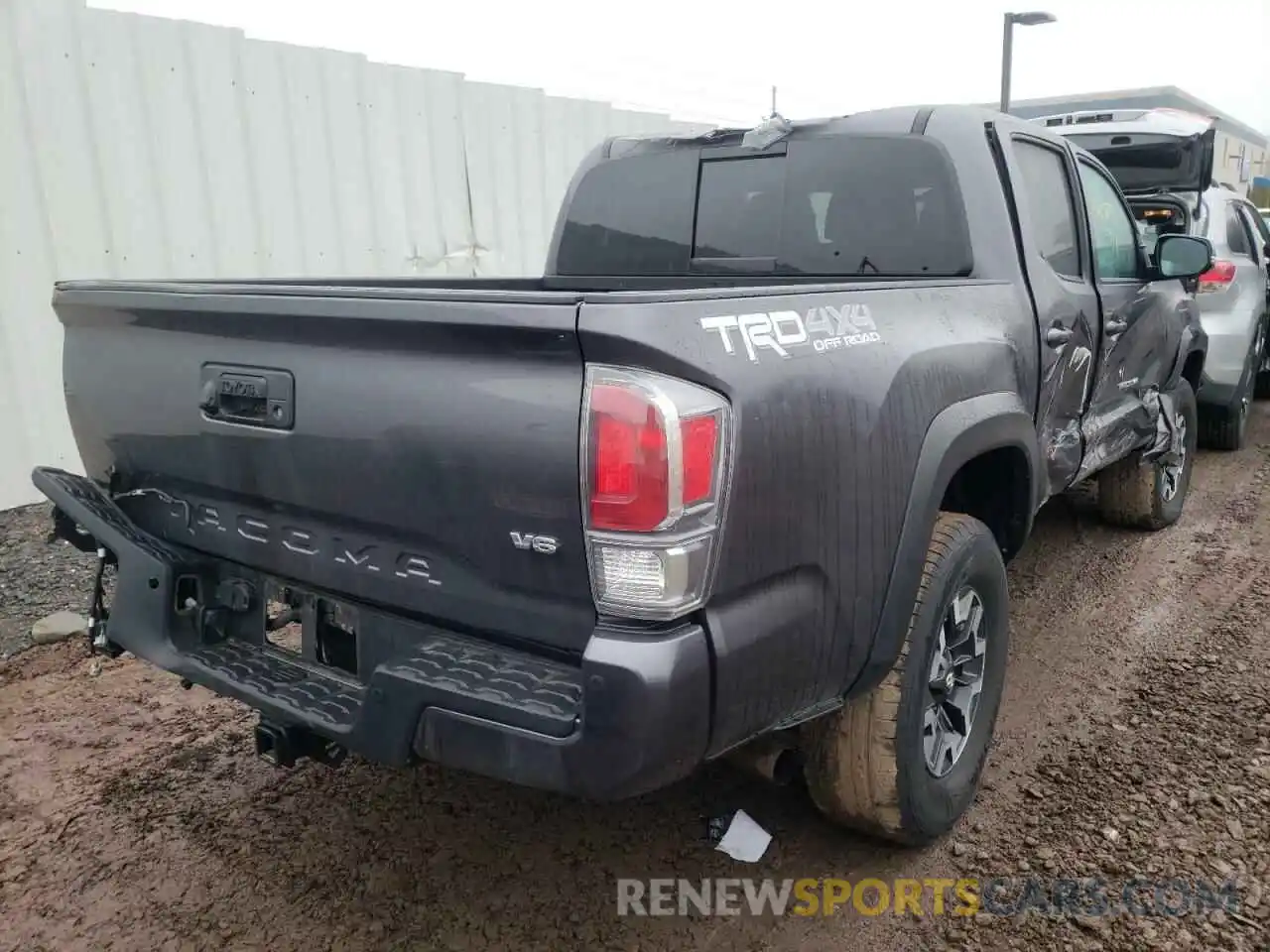 4 Photograph of a damaged car 5TFCZ5AN1LX226828 TOYOTA TACOMA 2020