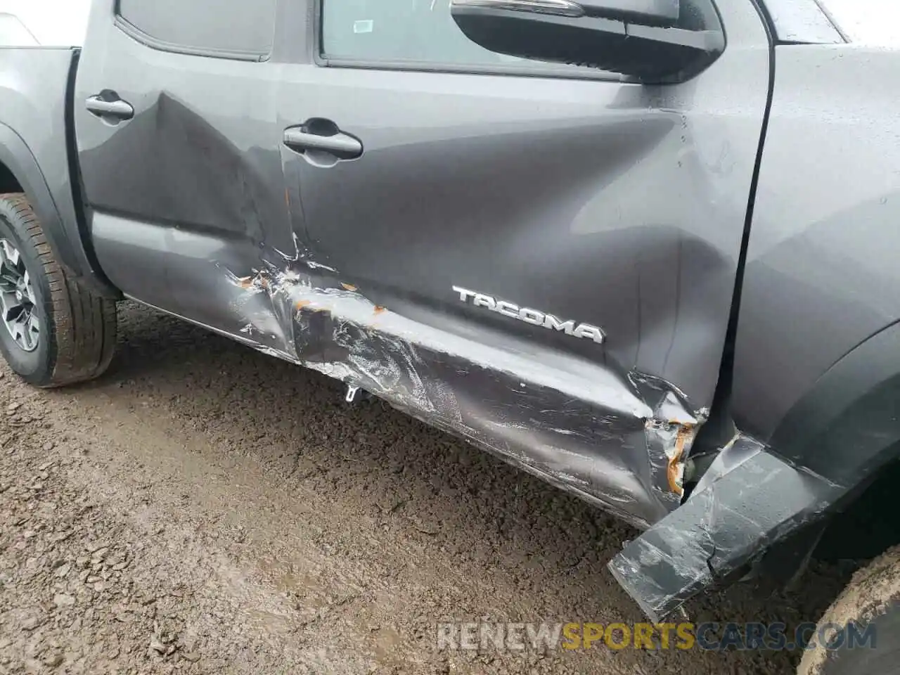 9 Photograph of a damaged car 5TFCZ5AN1LX226828 TOYOTA TACOMA 2020