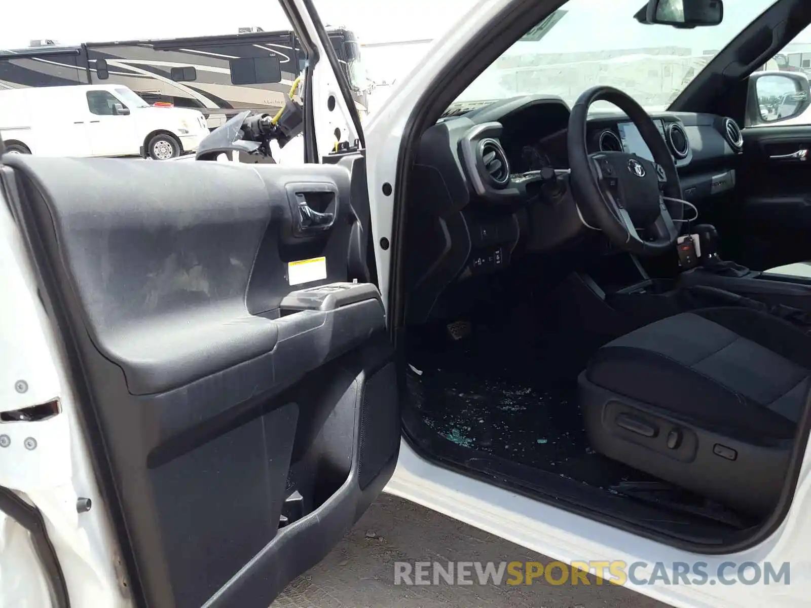 9 Photograph of a damaged car 5TFCZ5AN1LX230359 TOYOTA TACOMA 2020