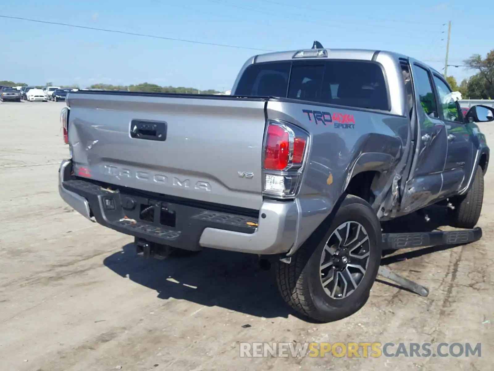 4 Photograph of a damaged car 5TFCZ5AN1LX231558 TOYOTA TACOMA 2020