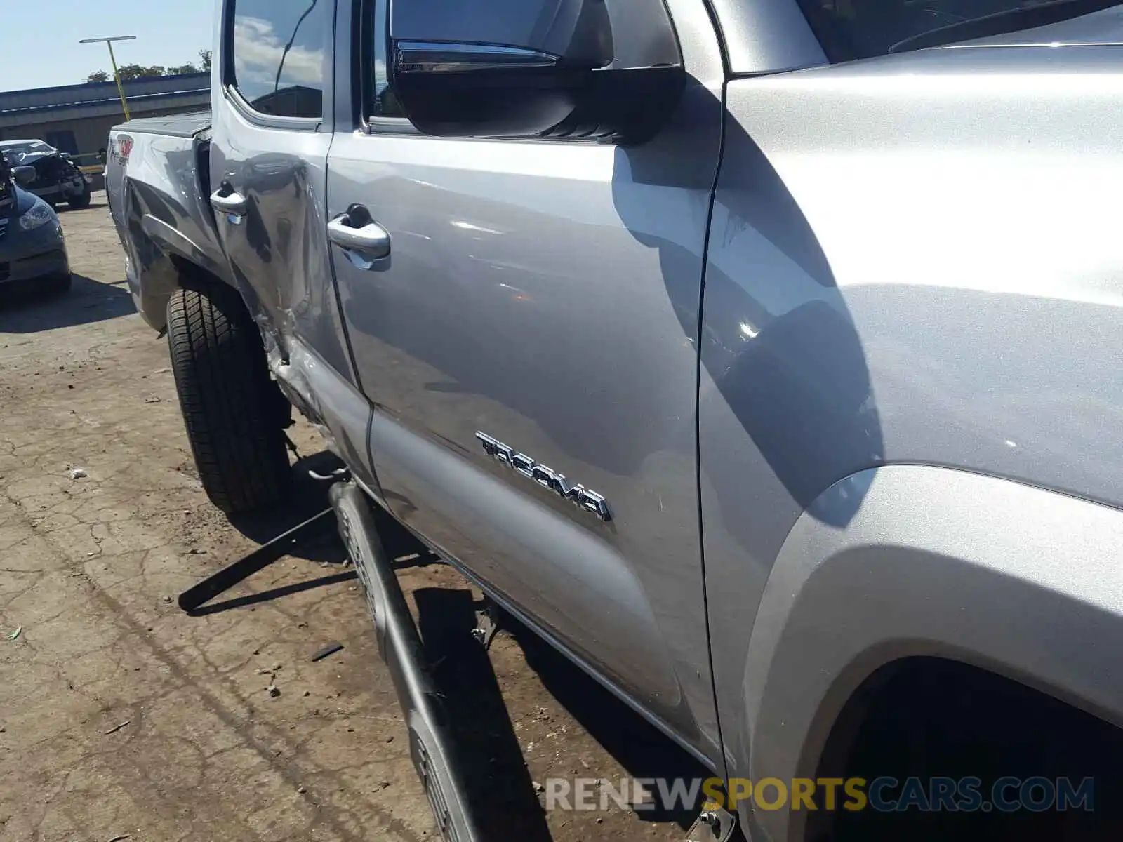 9 Photograph of a damaged car 5TFCZ5AN1LX231558 TOYOTA TACOMA 2020