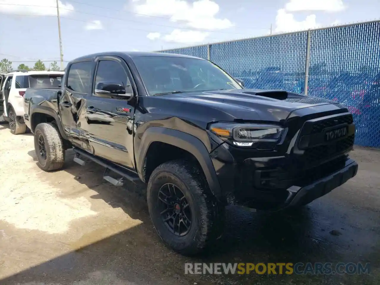 1 Photograph of a damaged car 5TFCZ5AN1LX231723 TOYOTA TACOMA 2020