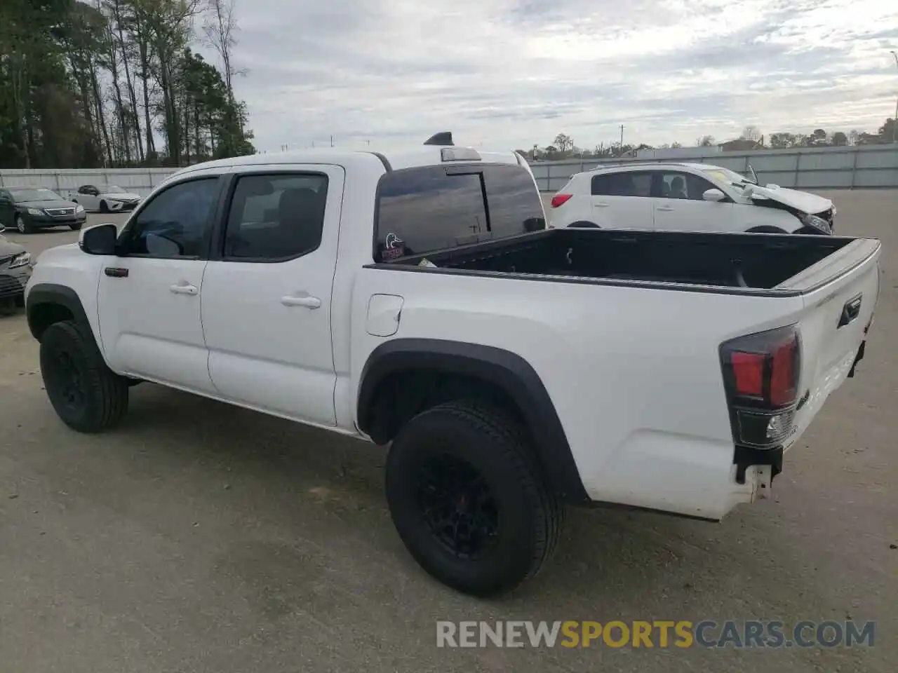 2 Photograph of a damaged car 5TFCZ5AN1LX231995 TOYOTA TACOMA 2020