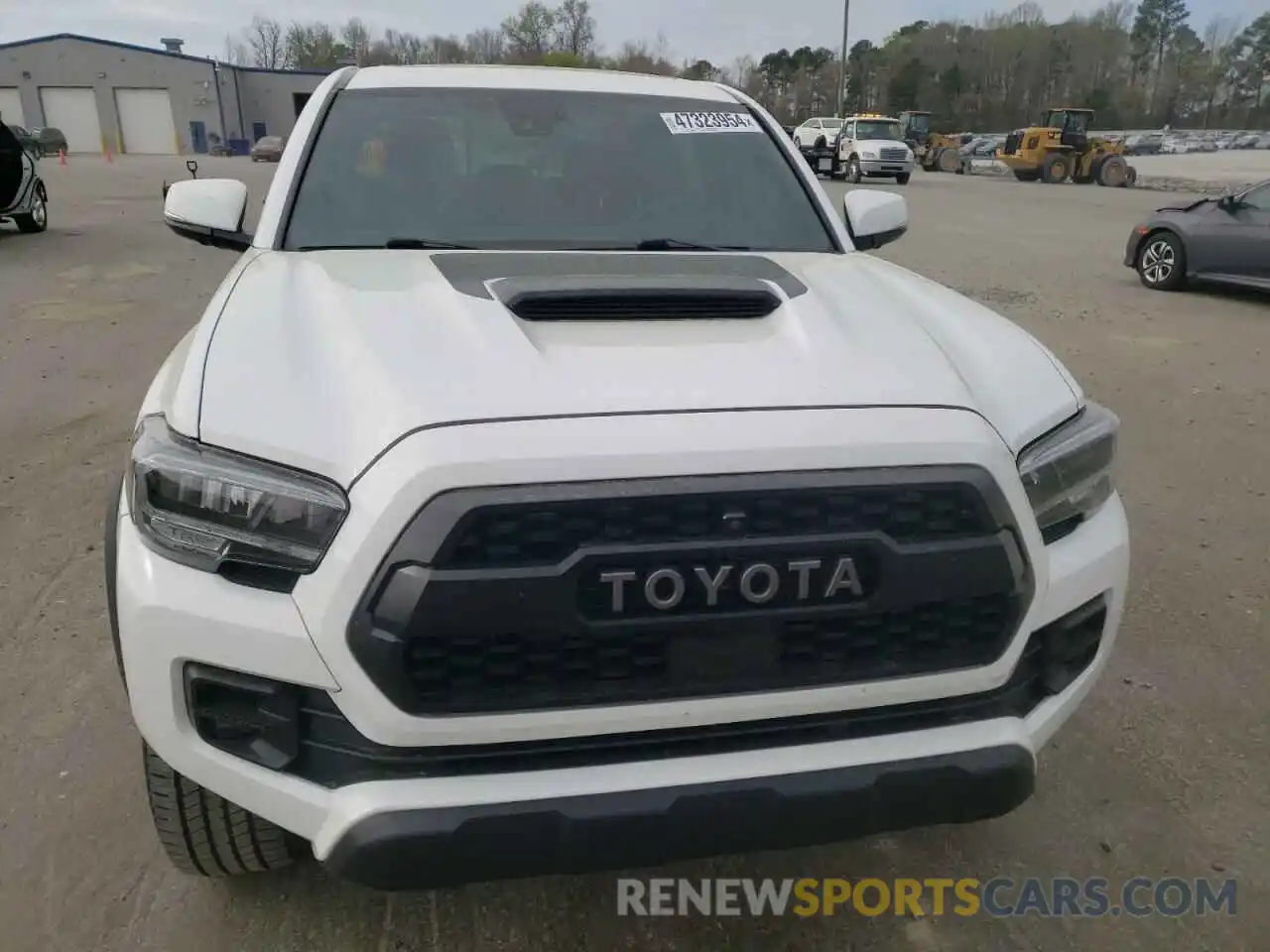 5 Photograph of a damaged car 5TFCZ5AN1LX231995 TOYOTA TACOMA 2020