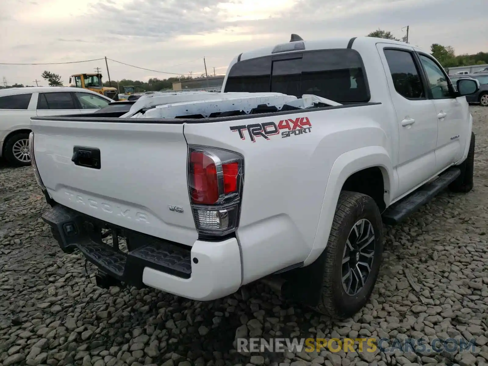 4 Photograph of a damaged car 5TFCZ5AN1LX233102 TOYOTA TACOMA 2020