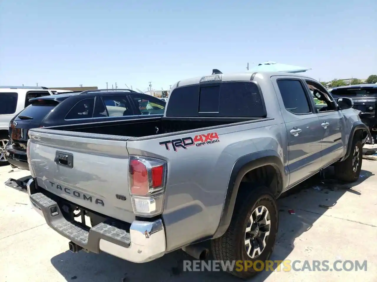 4 Photograph of a damaged car 5TFCZ5AN1LX235481 TOYOTA TACOMA 2020