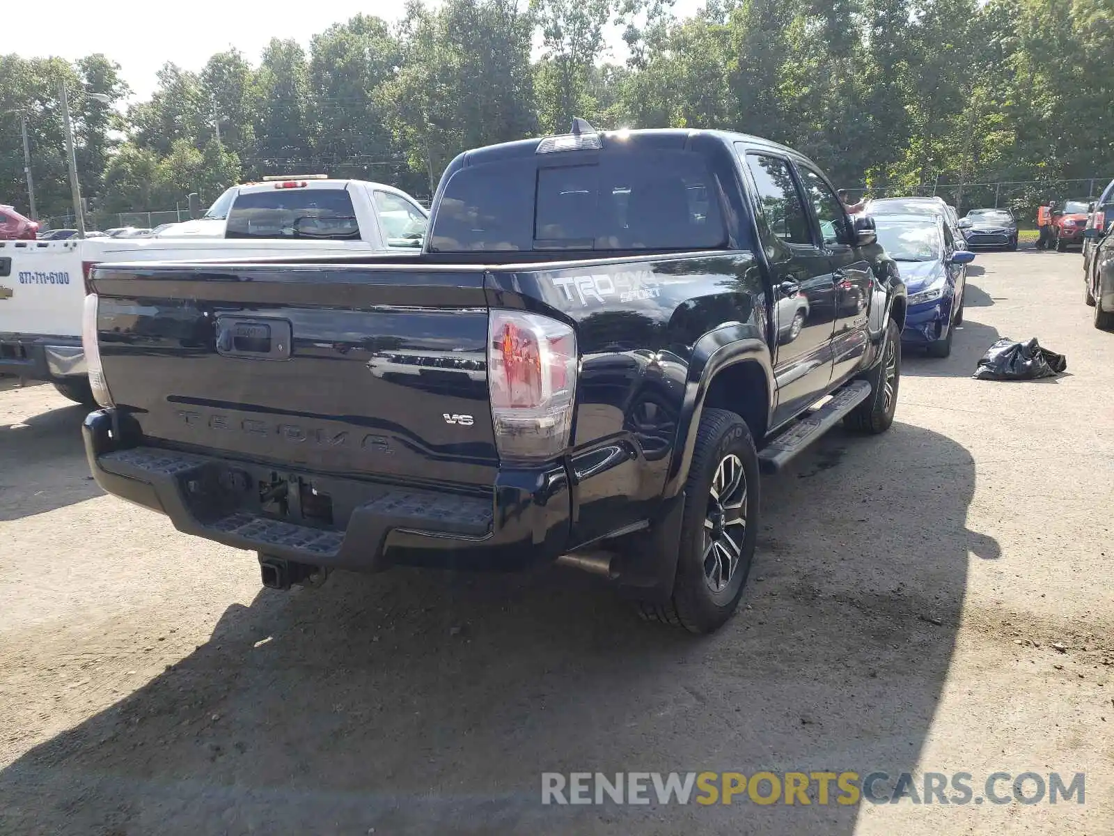 4 Photograph of a damaged car 5TFCZ5AN1LX235724 TOYOTA TACOMA 2020