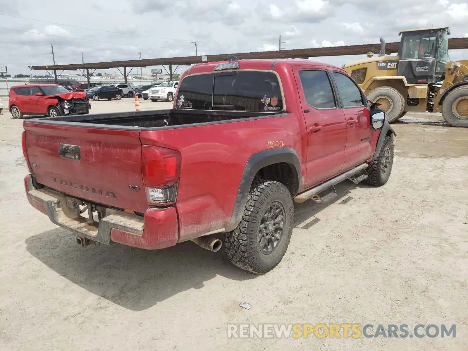 4 Photograph of a damaged car 5TFCZ5AN1LX236825 TOYOTA TACOMA 2020