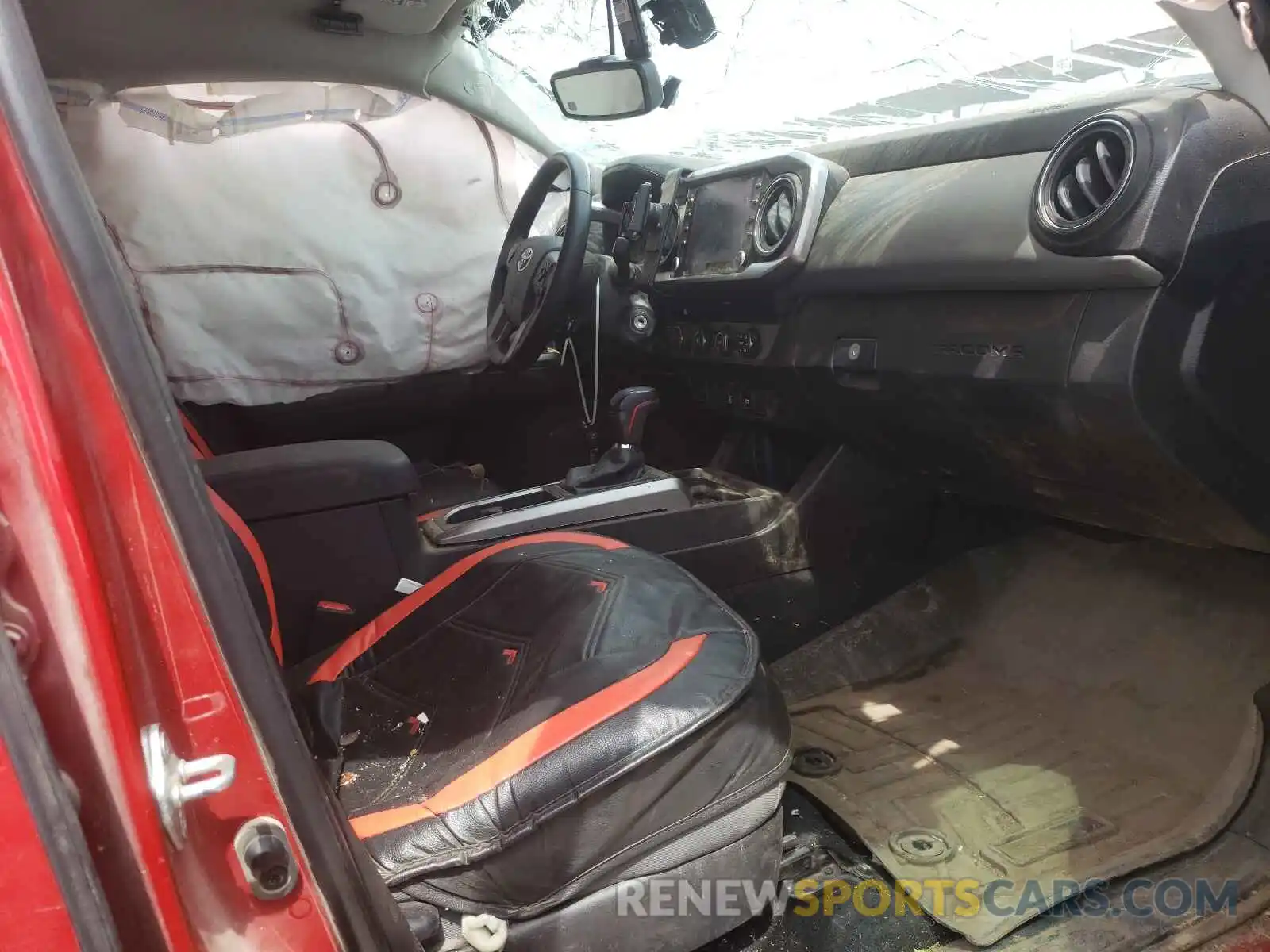 5 Photograph of a damaged car 5TFCZ5AN1LX236825 TOYOTA TACOMA 2020