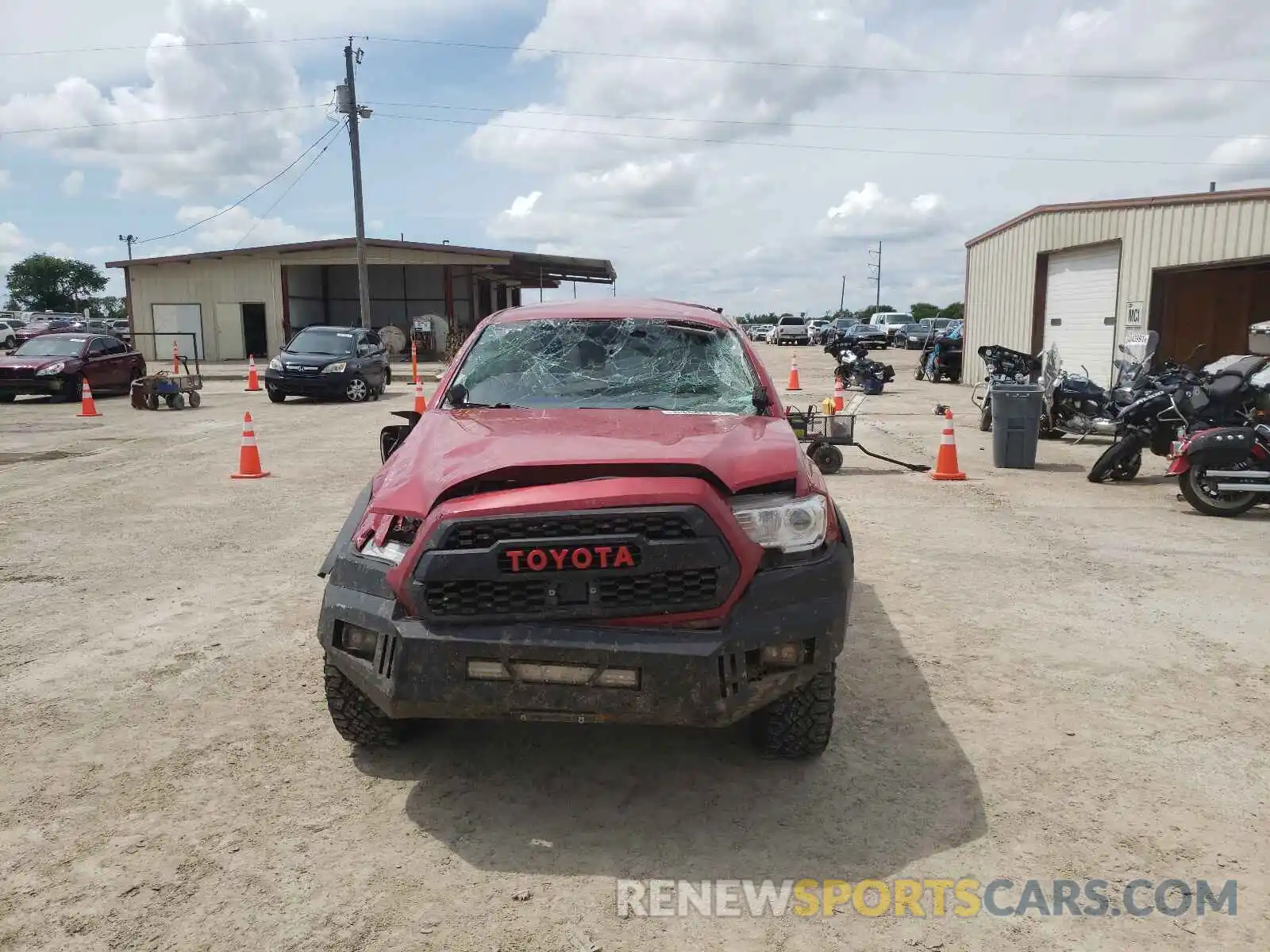 9 Photograph of a damaged car 5TFCZ5AN1LX236825 TOYOTA TACOMA 2020