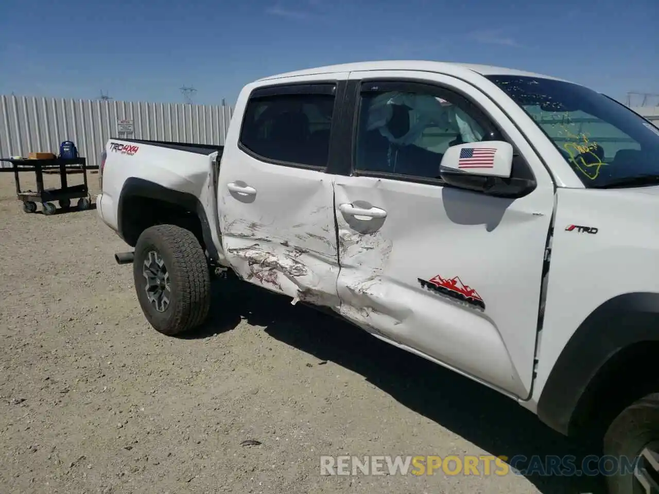 9 Photograph of a damaged car 5TFCZ5AN1LX237859 TOYOTA TACOMA 2020