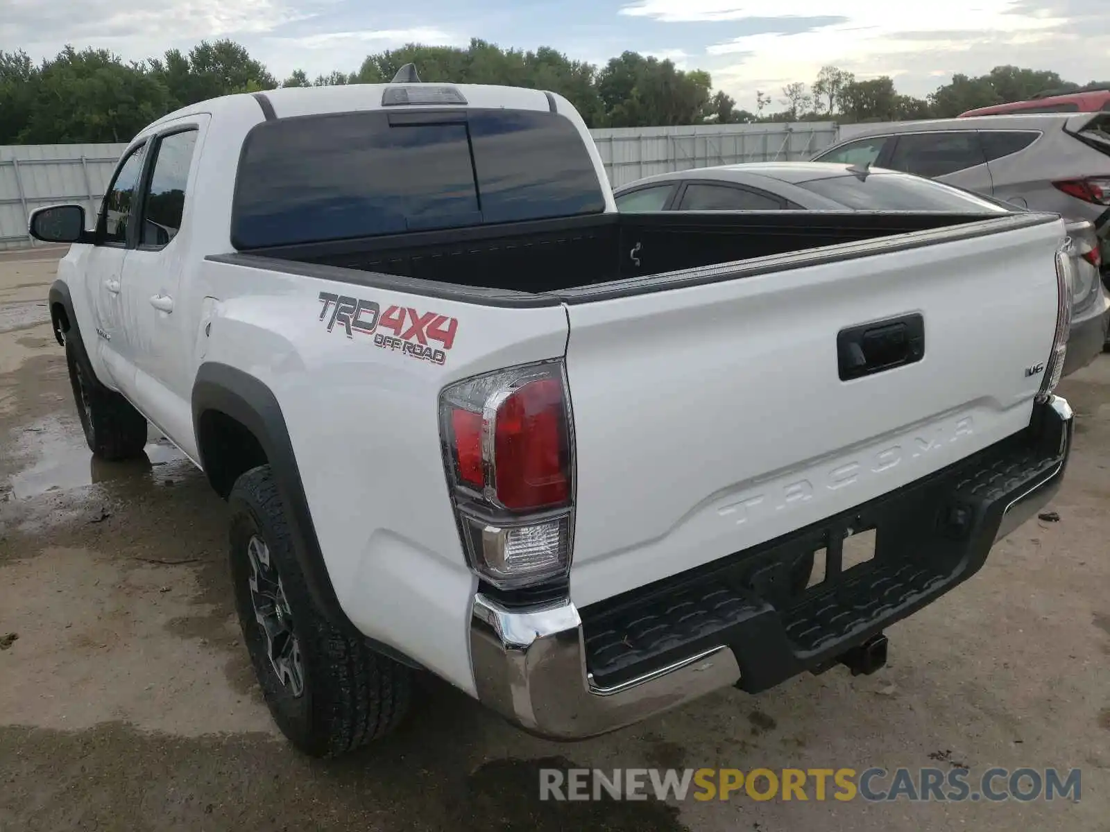 3 Photograph of a damaged car 5TFCZ5AN1LX240437 TOYOTA TACOMA 2020