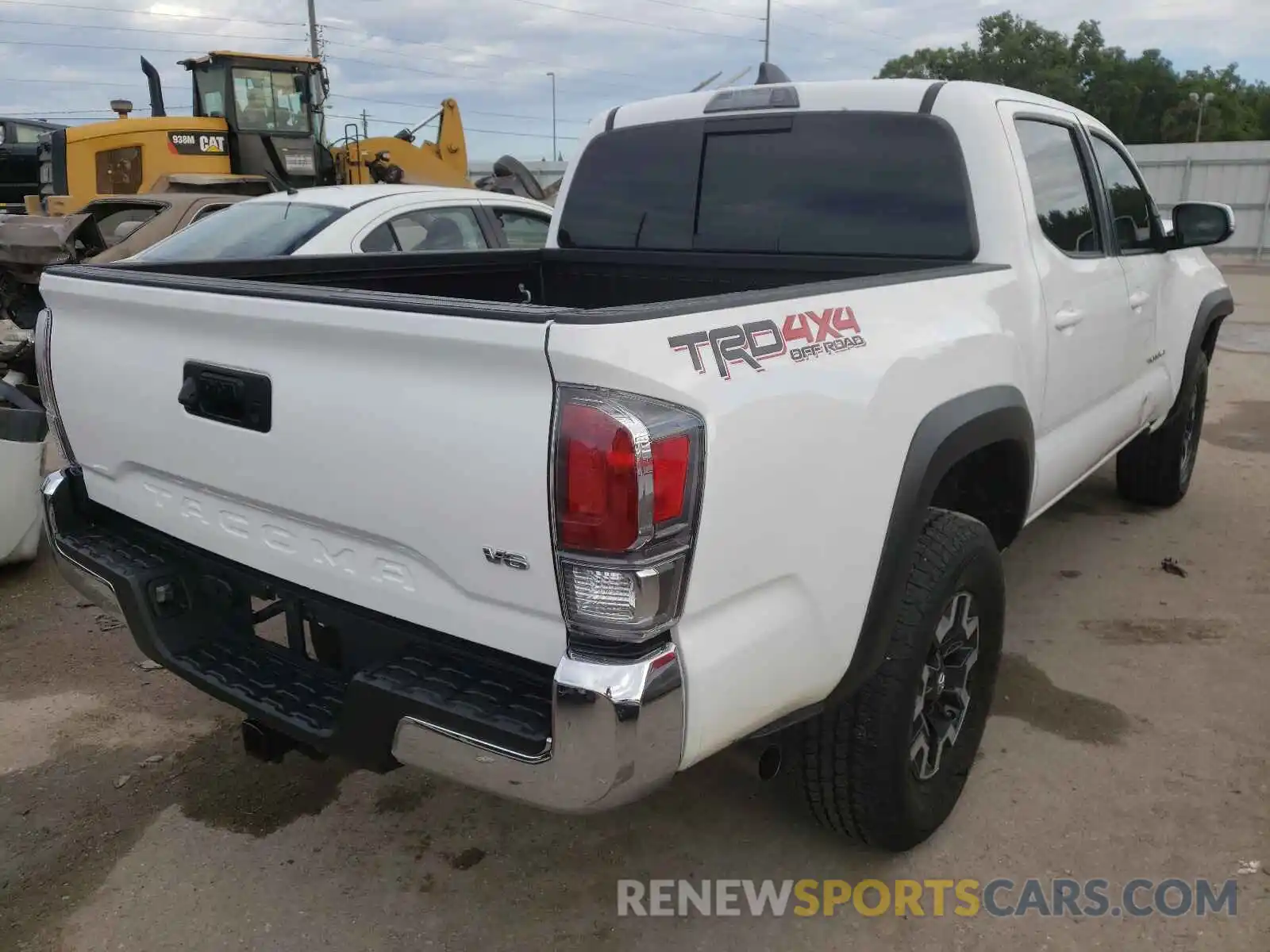 4 Фотография поврежденного автомобиля 5TFCZ5AN1LX240437 TOYOTA TACOMA 2020