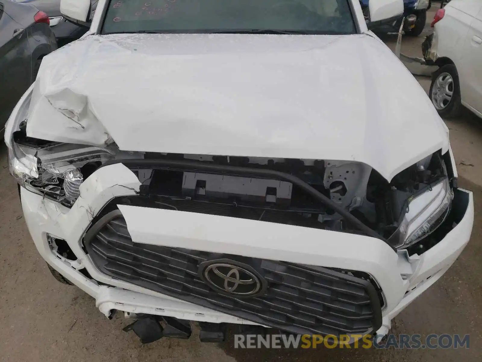 7 Photograph of a damaged car 5TFCZ5AN1LX240437 TOYOTA TACOMA 2020