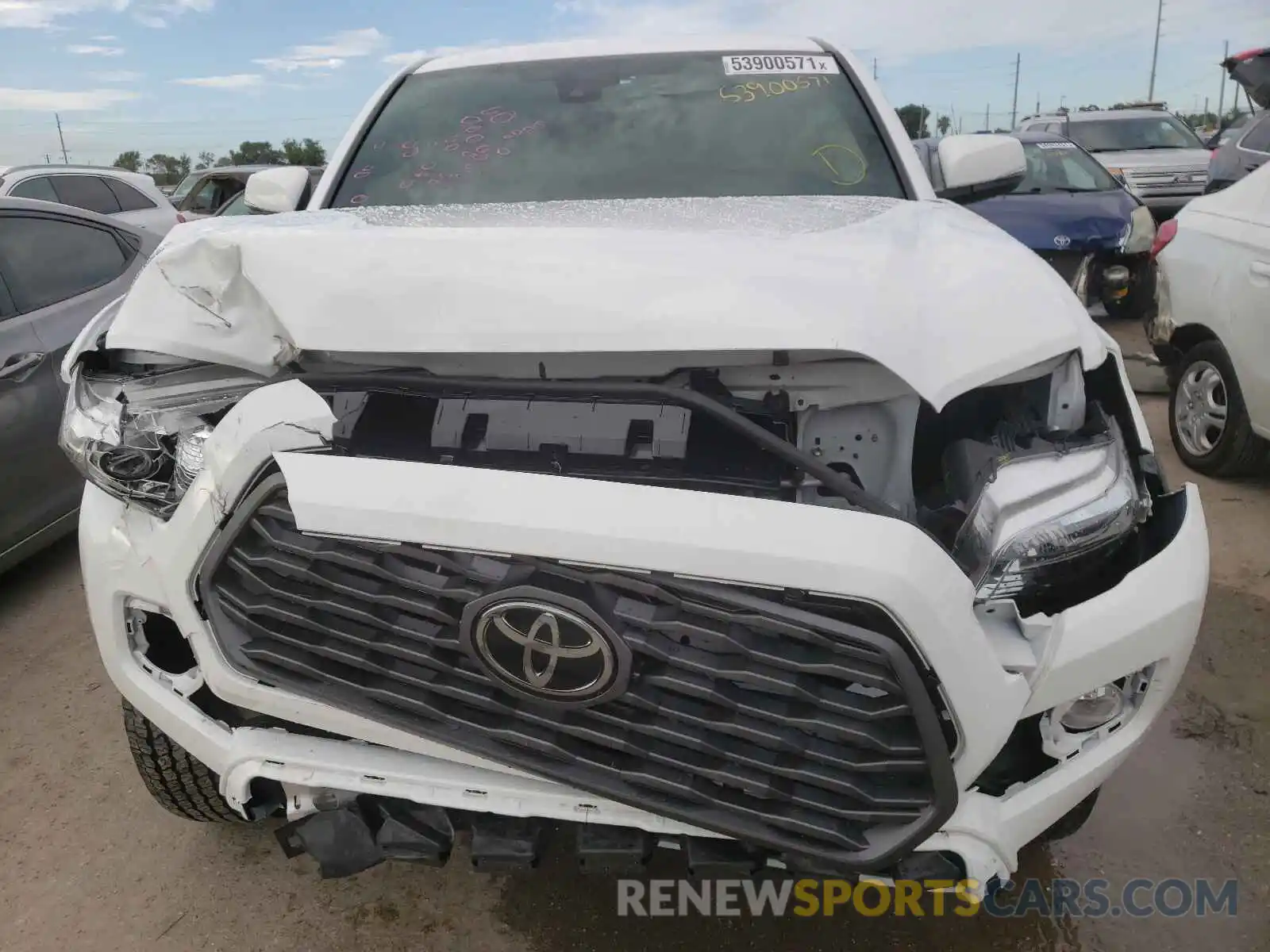 9 Photograph of a damaged car 5TFCZ5AN1LX240437 TOYOTA TACOMA 2020