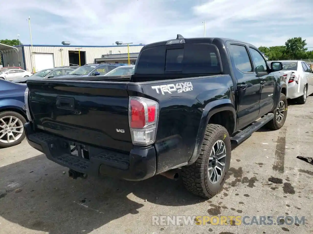 4 Photograph of a damaged car 5TFCZ5AN1LX241362 TOYOTA TACOMA 2020